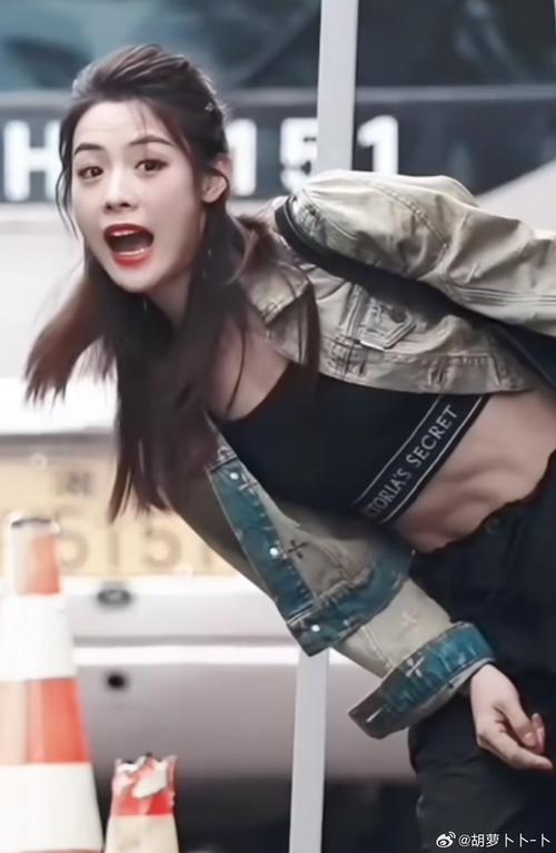 娱乐圈有腹肌的女星_娱乐圈有腹肌的女明星_娱乐圈的腹肌